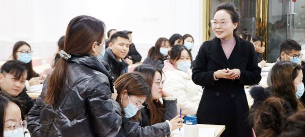 太白 专家指导+名师授课+培优补弱+日清月结的教学模式