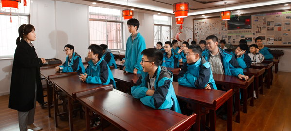 太白 分类教学，因材施教，采取“一类一方案、一人一目标”的教学方法