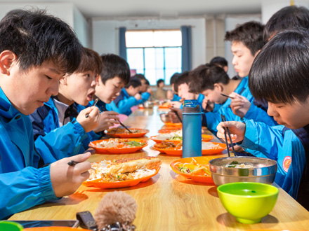 太白学生用餐