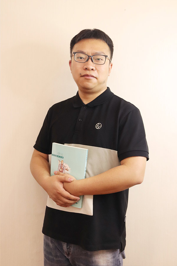 太白杨斌 本科学历，毕业于西安航空学院