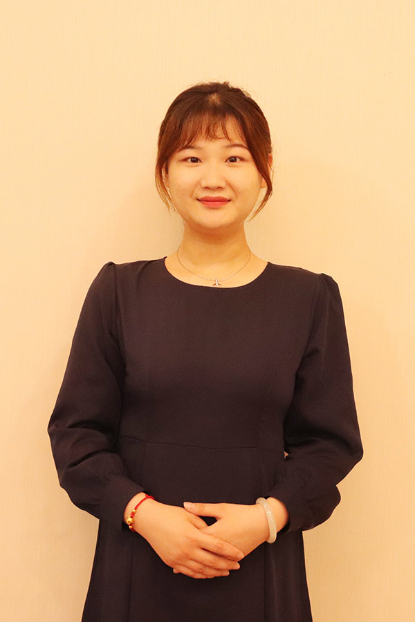 太白文哲 本科学历，优秀班主任
